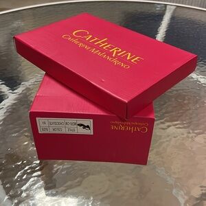 💯 Catherine Malandrino red shoe box❤️